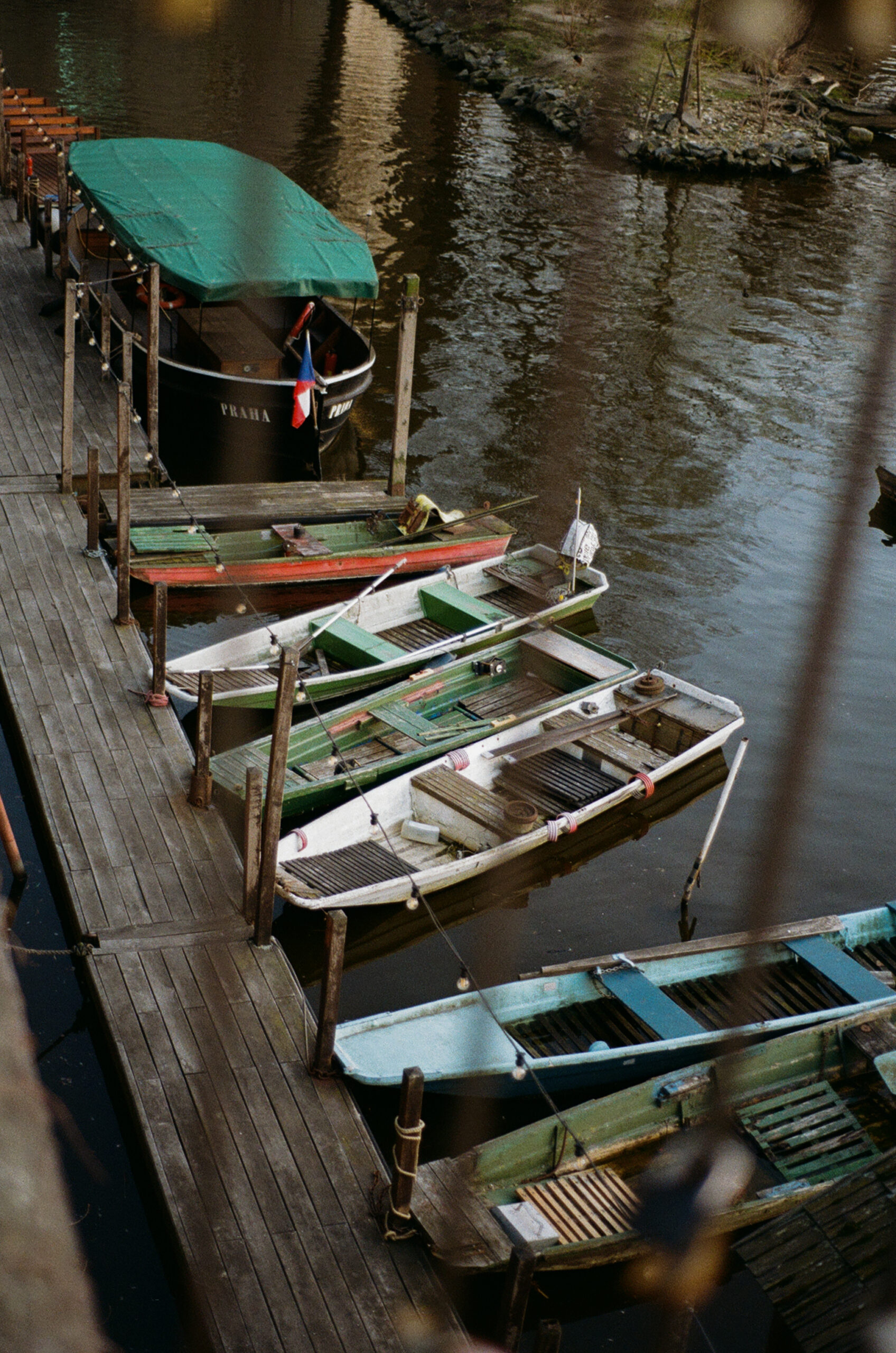 Analog Kodak Gold 200 Nikon 100F